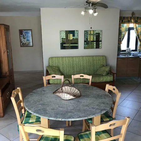 Apartment 2 Bedroom Penthouse With Private Terrace *